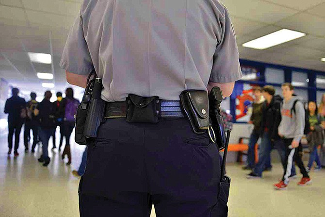 Oficiales armados en las escuelas texanas