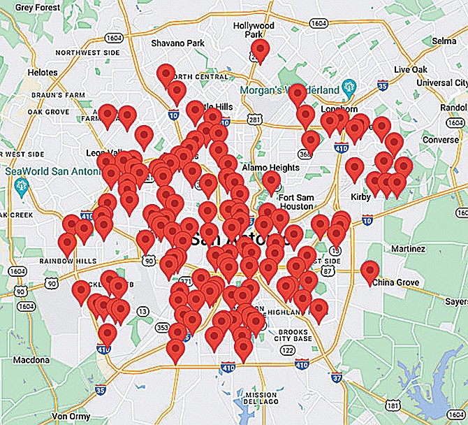 El mapa señala algunas escuelas públicas de San Antonio que proveen alimentos durante el verano.