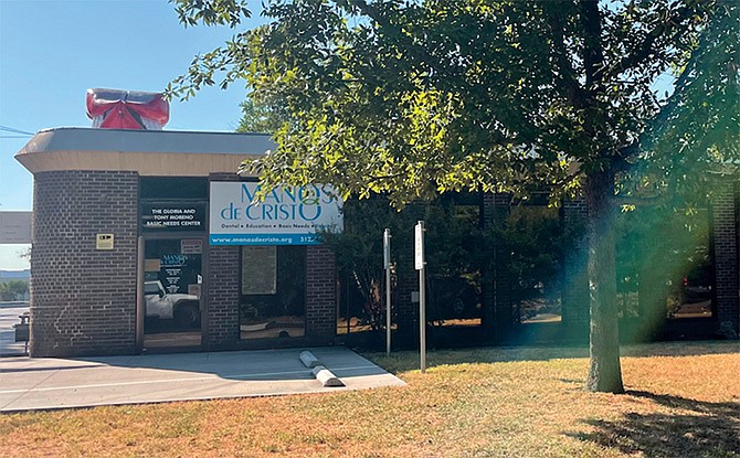 Manos de Cristo. El centro dental de Manos de Cristo está ubicado en 4911 Harmon Avenue y la Calle 49½.