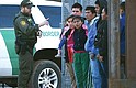 Los migrantes que crucen ilegalmente a territorio estadounidense se exponen a ser expulsados, deportados o vetados para ingresar nuevamente por un período de cinco años, además de ser procesados penalmente por reincidencia.