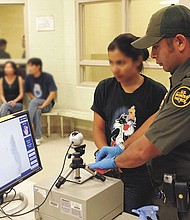 El proyecto de ley contemplaba una serie de normas sumamente severas contra los inmigrantes indocumentados entre las que destacaban reforzar la seguridad en las fronteras.