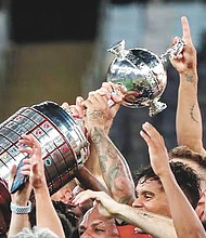 La Copa Libertadores es el trofeo más deseado por todos los clubes sudamericanos: en los últimos años prevalecieron los brasileños.