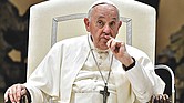 El papa Francisco pide perdón y afirma que no tuvo intención de ofender o expresarse en términos homófobos, informa el Vaticano.