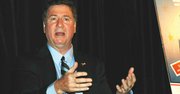 REPUBLICANO. El también ex gobernador de Virginia, George Allen, el lunes 22 de octubre en Annandale.