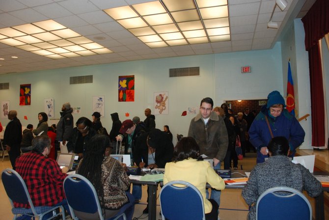 Votantes en el Holiday Senior Center de Maryland, el 6. Crédito: ETL