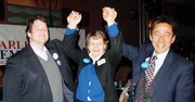 POLÍTICOS CELEBRAN. Alfonso López (izq.), Emma Violand-Sánchez y Walter Tejada.