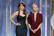 Tina Fey y Amy Poehler condujeron los Golden Globe.