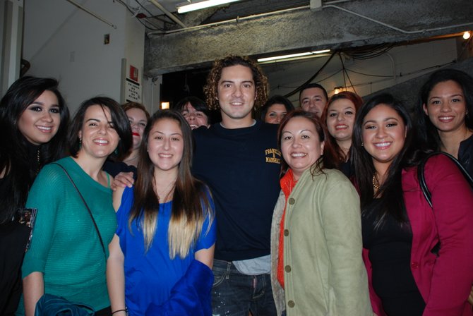David Bisbal con fans2.