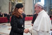 SALUDO. La presidenta de Argentina, Cristina Fernández, y el Papa, el 19.