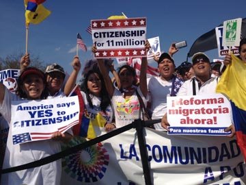 Inmigrantes pidieron a legisladores que aceleren una ley.