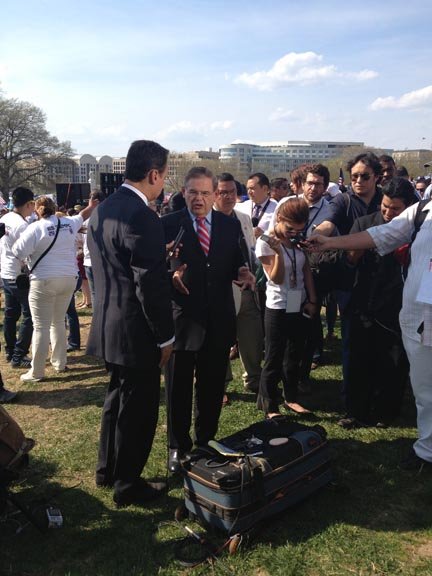 El senador Bob Menéndez en el Capitolio.
