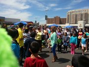 El desafío del sombrero en la fiesta del Cinco de Mayo de El Tiempo Latino, el sábado 4.
