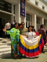 De izq. a der. los funcionarios de la embajada de Venezuela, Valentina Figuera, Marcos García y Monica Sánchez.