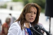 María Espinoza, hija de un mexicano y fundadora de The Remembrance Project, ofrece el 20 de junio del 2013 una conferencia de prensa en Washington organizada por los Tea Party Patriots para expresar su oposición a la reforma a las leyes de inmigración que debate el Congreso.
