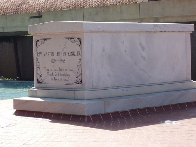 Martin Luther King Jr. fue asesinado en Memphis, Tennessee, el 4 de abril de 1968. Tenía 39 años. Sus restos descansan en el National Historic Site, en Atlanta, Georgia.