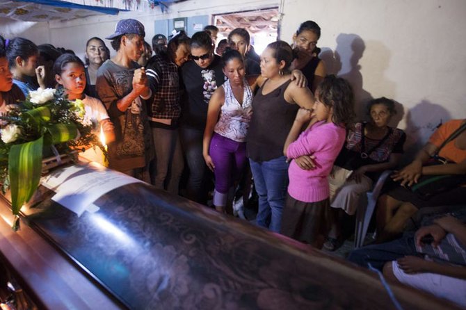 En el velorio de Darling Adriel Valle se hicieron presentes otras personas cuyos familiares podrían haber estado en el tren.