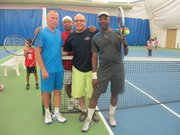 De izq. a der.: los entrenadores Ross Howe, Tyron Turner, Luciano Rodríguez y Melvin Jenkins, el viernes 23 de agosto en el Wheaton Indoor Tennis.