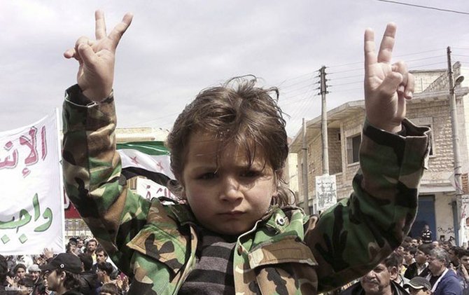 El origen del conflicto sirio hizo eclosión en 2011 durante el movimiento conocido como "Primavera Árabe". Y surgió de la oposición al presidente Bashar al Assad, quien gobierna el país desde 2000. Heredó el poder de su padre Hafez, quien dirigió ese estado durante 30 años. Son de la rama chiita del Islam.