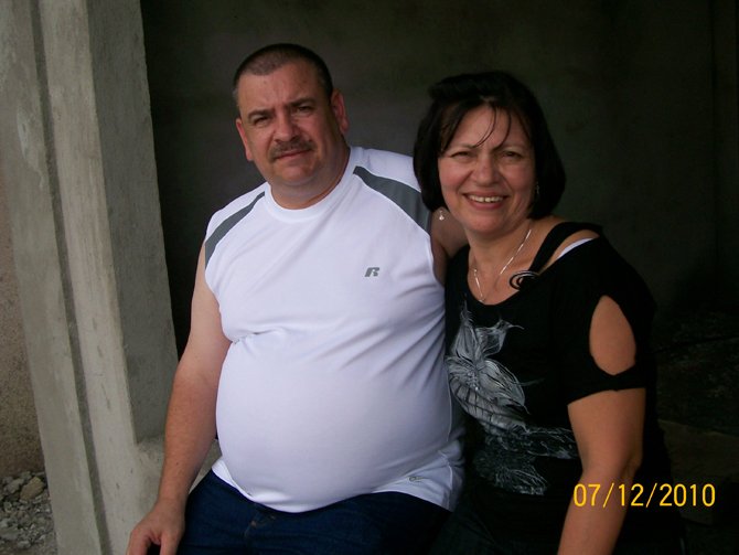 Gerard Sehrer y Nelly Meléndez, durante uno de los viajes del esposo a Honduras, donde se encuentra su esposa desde 2006 sin poder regresar a Estados Unidos por una ley que la castiga al haberse quedado más de 12 meses en EE.UU. indocumentada.