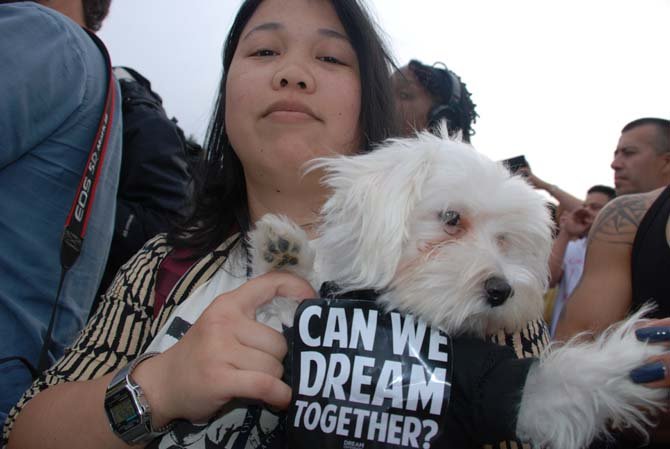 "Tengo amigos que sufren por no tener papeles y conozco a familias que han sido separadas. Hoy me uno a ellos", Diana Bui, padres vietnamitas, natural de California.