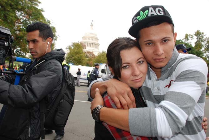 "Mi hermano y yo soñamos con papeles para poder estudiar, manejar un auto y trabajar sin problemas y poder ayudar a nuestra mamá", Hermanos Rosa y Joel Callejas, salvadoreños de Maryland.