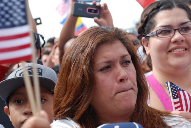"Tengo 16 años sin poder regresar a mi país para ver a mi familia. Por fortuna pude abrir un negocio después de haber sufrido maltrato laboral. Pero anhelo tanto ver a mi familia!", Guadalupe Hernández, mexicana de Texas.