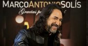 El cantante mexicano Marco Antonio Solís “El Buki” sonríe durante una entrevista para promover su álbum "Gracias Por Estar Aquí" en la Ciudad de México el martes 22 de octubre de 2013.