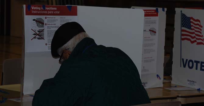 En algunos precintos como el 501, los votantes pudieron emitir su voto en papel