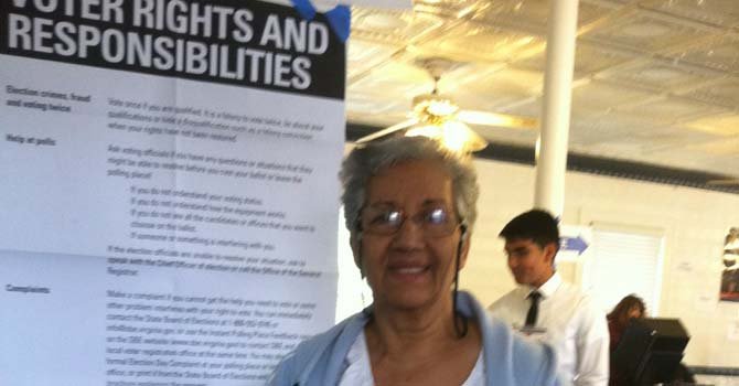 La venezolana Omaira Pacheco quien votó en Dumfries, Virginia.