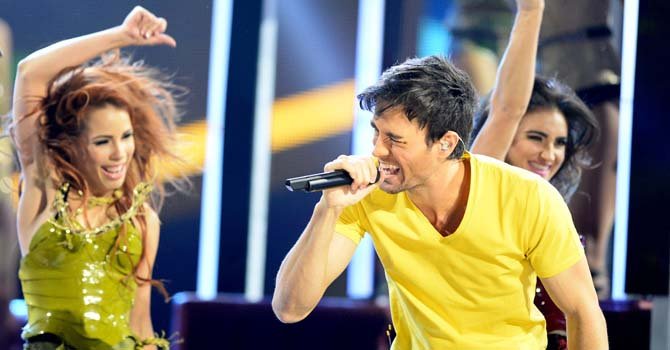 Enrique Iglesias cantó solo y con Pit Bull