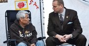 VISITA. Jeff Denham (der.) primer republicano que visitó a los que ayunan.