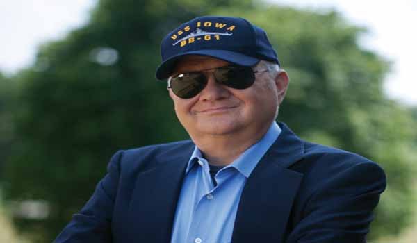 Tom Clancy, el autor de "Juegos de Patriotas" que llevó al cine Harrison Ford, murió el 1 de octubre a los 66 años, de una enfermedad que no se dio a conocer.