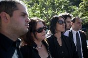 De izquierda a derecha el hermano de Mónica Spear, Javier Spear, su madre Edna Mootz, su prima Carolina Speary sus hermanos Ricardo Spear y Rafael Spear durante el entierro el viernes 10 de enero de 2014.