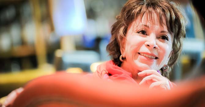 Asegura que se siente siempre “otro”: “Soy siempre la más bajita y ahora soy también la más vieja en cualquier reunión… Pero eso me enorgullece, me da una tremenda seguridad, no me diluyo en el ambiente”.