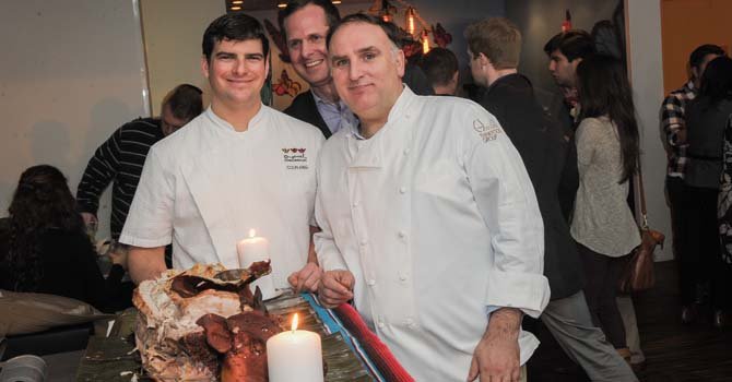 Colin King(izq), Chef de Oyamel en DC, David Andersen (centro), gerente general y el Chef José Andrés (der) durante la presentación del Festival del Tequila y el Mezcal en Oyamel Restaurante.