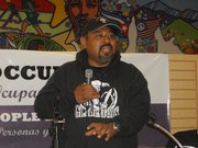 Alex Sánchez, es el personaje que inspiró la obra. Es un ex pandillero fundador de Homies Unidos.