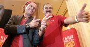 El cantante colombiano Carlos Vives y el locutor argentino Fernando Fiore durante la presentación de la canción La Copa de Todos en una conferencia patrocinada por la firma Coca Cola en Hispanicize, el jueves 3 de abril de 2014 en el Hotel Intercontinental de Miami, Florida.