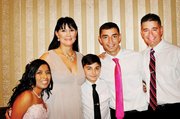 FAMILIA. Irene Zoppi-Rodríguez con su esposo e hijos.