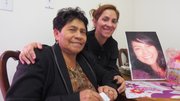 JUSTICIA. Rosa Pineda, izq., madre de Andrea Crew, asesinada en agosto de 2013. Con su hija Yeimmy Arias, quien ganó la custodia de sus sobrinas.