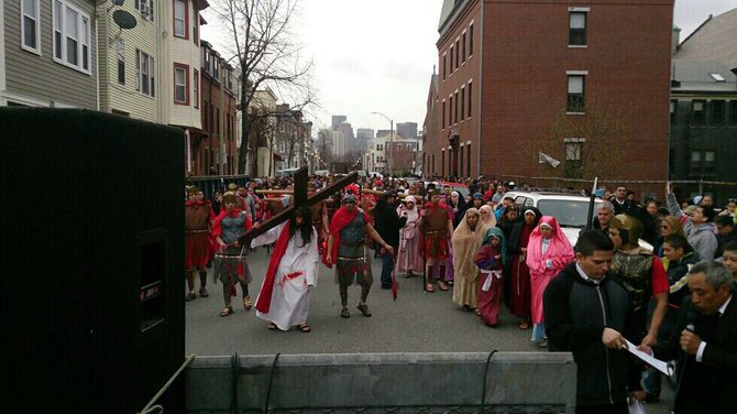 Evento en East Boston el Viernes Santo 2014.
Fuente: Las Parceritas