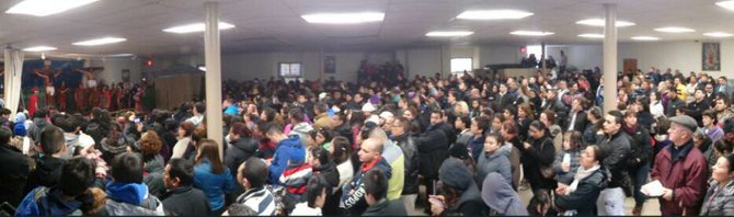 El Via Crucis en East Boston el Viernes Santo 2014.
Fuente: Las Parceritas