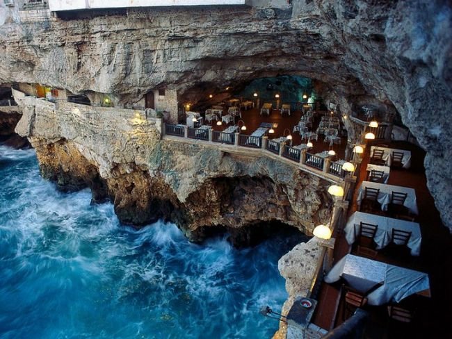 Ristorante Grotta Palazzese (Plugia, Italia)