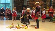 Grupos folclóricos indígenas durante la representación de la antigua ceremonia religiosa andina Inti Raymi que se realizó el sábado 21 de junio de 2014 en el Museo del Indio Americano de Washington, DC. El ritual es una tradición inca que se realiza cada solsticio de invierno en los Andes.
