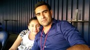 Eliseo Quintanilla y su hija Paola en la tribuna del estadio RFK de Washington, DC, durante el partido entre el DC United y New York Red Bulls el domingo 31 de agosto de 2014. Quintanilla le deseó un gran éxito a la selección de El Salvador bajo el mando de Albert Roca y aseguró que si el técnico lo convocara no aceptaría el llamado.