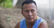 Marvin González, de 31 años, jefe local de la pandilla Mara Salvatrucha, durante una entrevista en Ilopango, El Salvaodr. González estuvo en prisión por matar a un rival de una pandilla contraria cuando ambos grupos habían firmado una tregua en marzo de 2012. (AP Foto/Esteban Félix)
