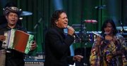 Carlos Vives, galardonado con el premio "Layenda", canta en la ceremonia de los Premios a la Herencia Hispana, el jueves 18 de septiembre del 2014 en el Teatro Warner, en Washington. (AP Foto/Alex Brandon)