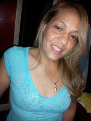 "Creo que ni siquiera se le debe pedir a la gente que vote por eso. Debería ser obligatorio".
Clara Rosario, Lynn, MA (Dominicana)