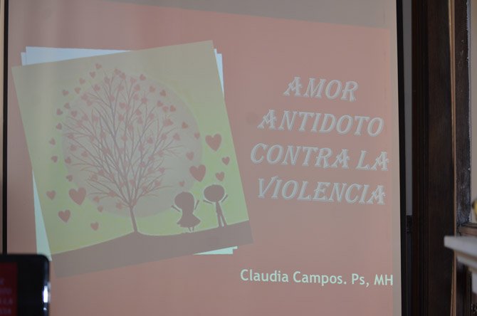 El nombre del evento "Amor, antídoto contra la violencia".