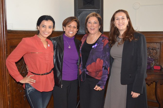 De izq. a der. Marisol Flamenco de VIP Pass; la cónsul de Ecuador, Janina Smith; la psicóloga Claudia Campos y la cónsul para asuntos de protección de México, Rocío Vásquez.