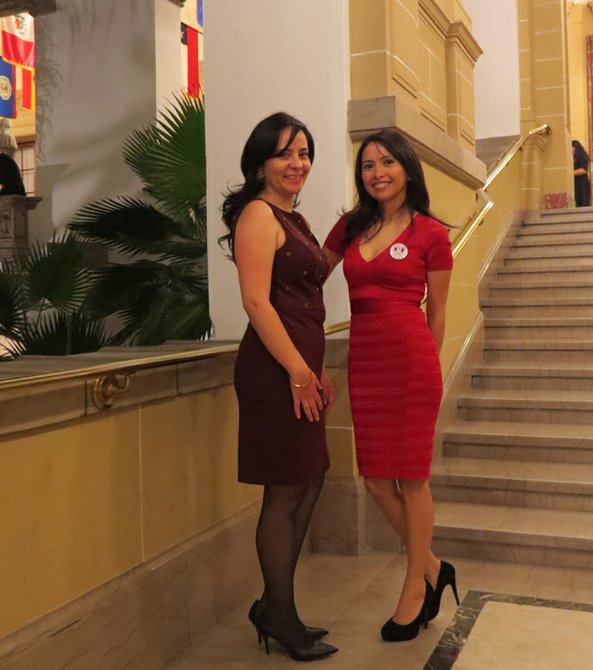 Claudia Rosand (izquierda) y Shirley Tejada en la gala en la OEA en homenaje a la música peruana.
